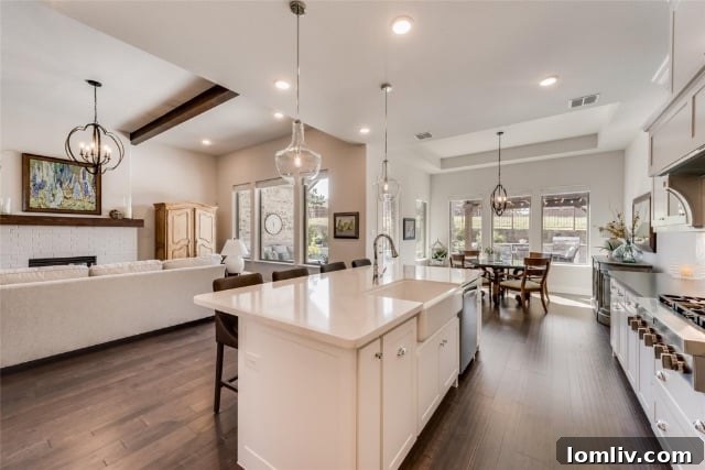 The sparkling private swimming pool and outdoor kitchen area in the backyard.