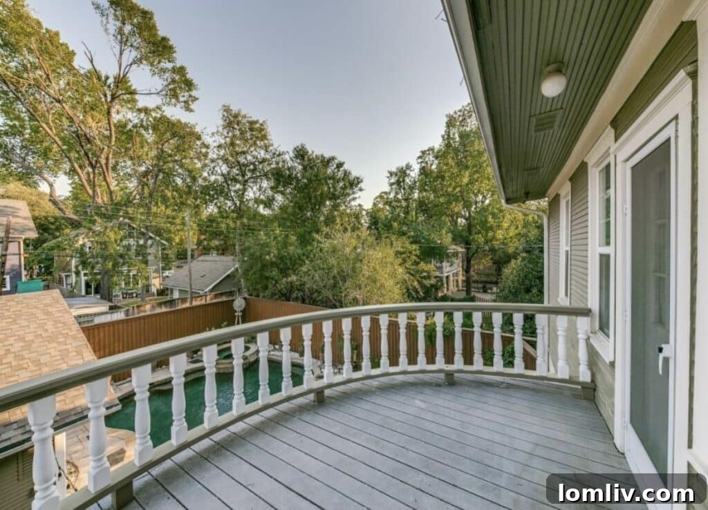 Luxurious Living Space with Vintage Architectural Details