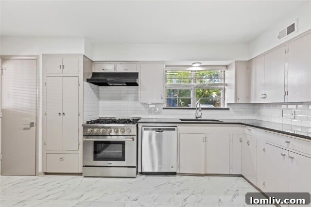 Bright and Inviting Dining Area