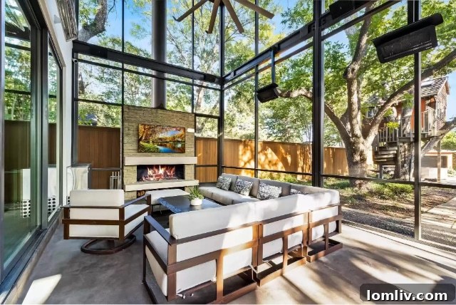 Highland Park Contemporary: An Architecture of Enduring Delight 2 Elegant outdoor patio and garden at a Highland Park contemporary home