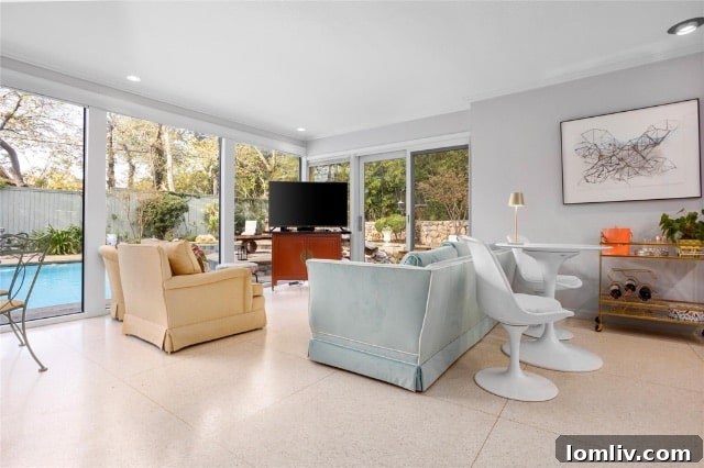 Idyllic Ridglea Hills Neighborhood