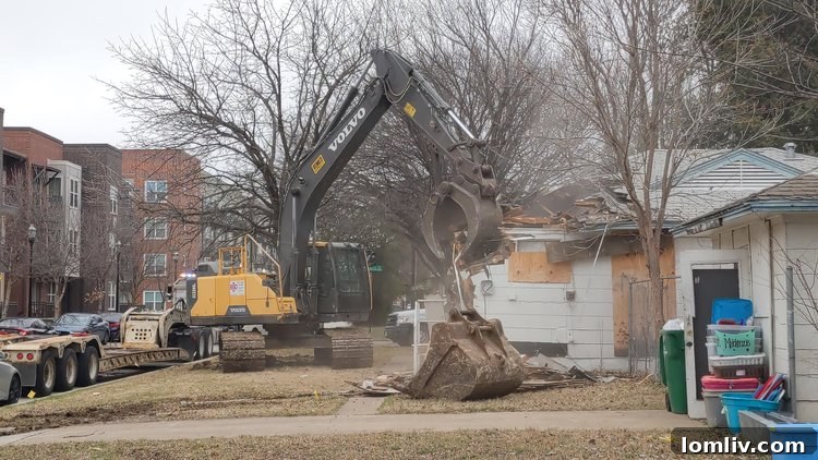 The dilapidated house at 1300 Francis Street, Carrollton, showing its neglected state before demolition
