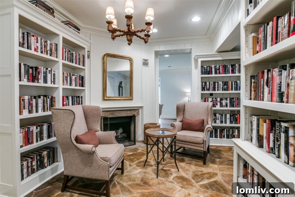 Colonial Hills Gem: Classic Design, Unwavering Comfort 11 Cozy Breakfast Nook in Fort Worth Luxury Home