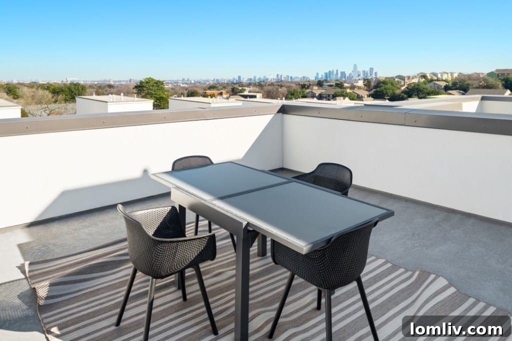 Kessler West Townhomes: Rooftop Decks with Stunning Downtown Dallas Views and Mini-Fridge