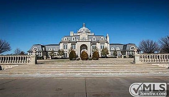 Champ d'Or Mansion - Front View