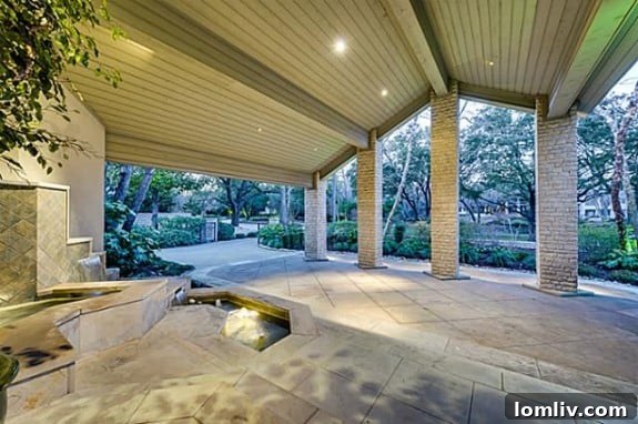 Luxury Home Fountain Entrance 5618 Harbortown