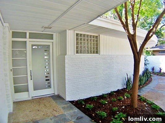 Entrance to 6934 Tokalon - Midcentury Modern Front Door Design