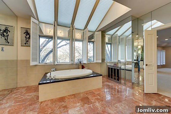 17412 Pauma Valley master tub - An elegant freestanding bathtub for relaxation