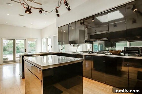 Million-Dollar Living: Howard Rachofsky's Home Awaits for $1,050,000 12 6406 Forest Creek - Modern Kitchen Design