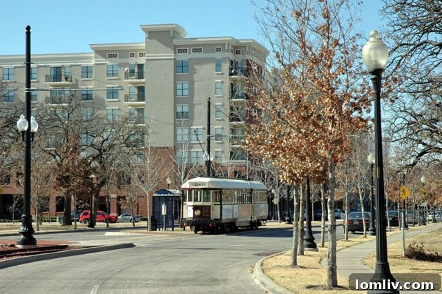 Exploring the Vibrant Streets of Oak Lawn: A Millennial Favorite