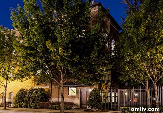 Front view of 2411 Hall Street townhome in Uptown Dallas