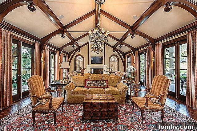 3800-Beverly-family-room1