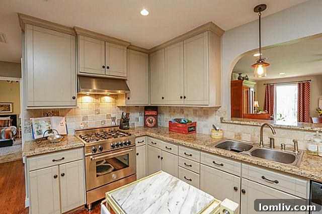 9906 El Patio Kitchen - Viking Appliances, Granite Counters