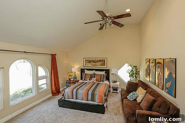 9906 El Patio Master Bedroom - Lofty Ceilings, Arched Windows