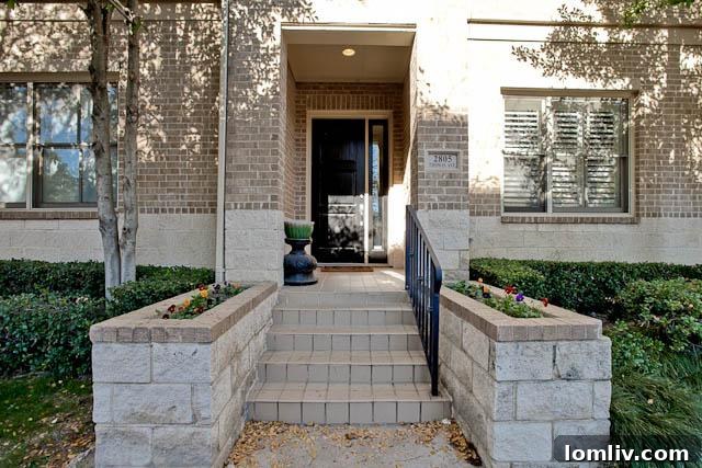 2805 Thomas Avenue - Elegant Front Exterior