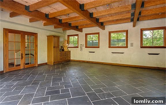 8601 Jourdan Way - Private Two-Car Garage for Guest House