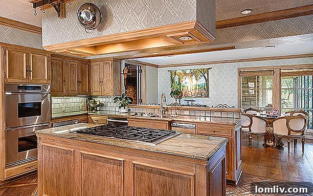 8601 Jourdan Way - State-of-the-Art Gourmet Kitchen