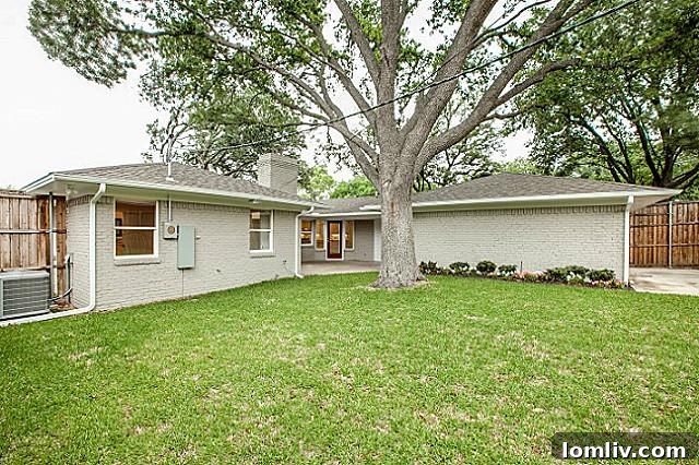 9046-Guildhall-Backyard