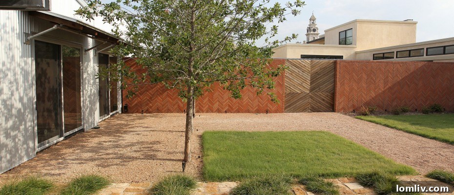 Albany TX's Distinctive Family Compound Near Art Prison Garners Wall Street Interest 12 Albany Family Compound Inner Courtyard