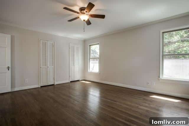 Wilshire Heights Darling: Perfectly Updated, Cozy & Move-in Ready 8 Spacious Master Bedroom with Backyard Access and Ample Light