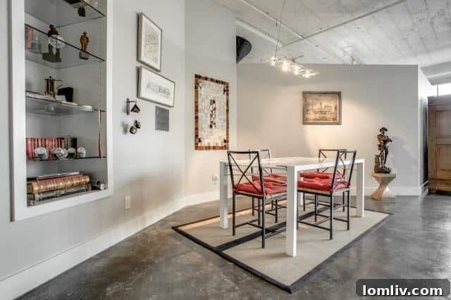 2220 Canton 309 Dining Space