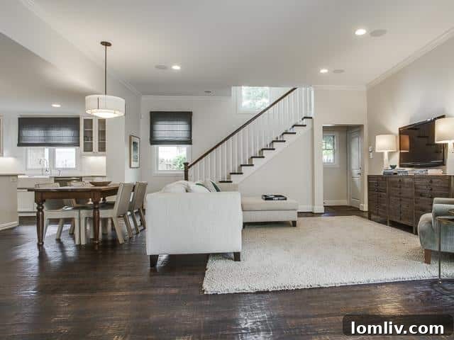 7525 Villanova Family Room - Comfortable and Stylish Gathering Area