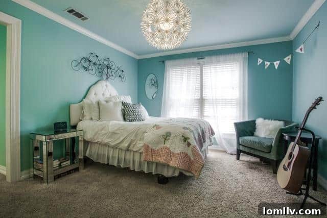 Upper Level Bedroom with Ample Space