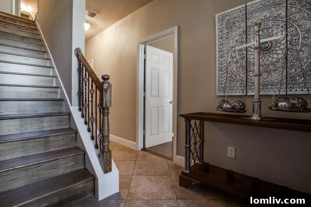 Elegant foyer with hardwood floors and natural light in a Dallas townhome