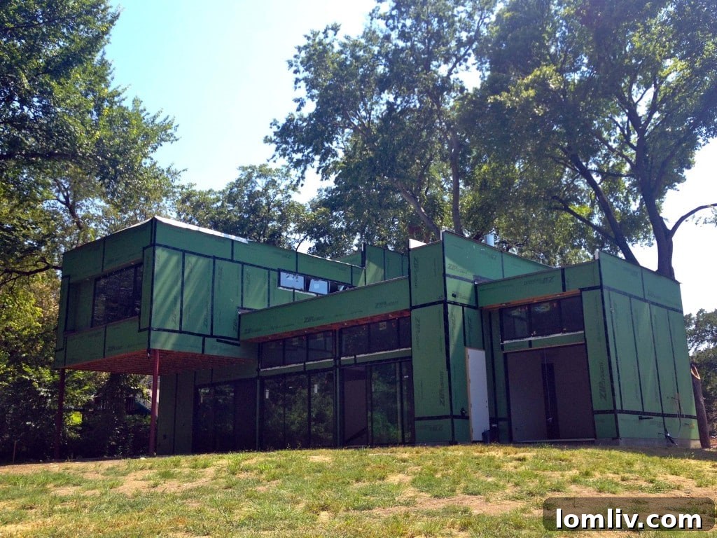 Tom Greico, Konut İnşaatının Yeni Yıldızı: Yükselişin Tadını Çıkarıyor 3 Tom Greico Modern Home Glass Doors