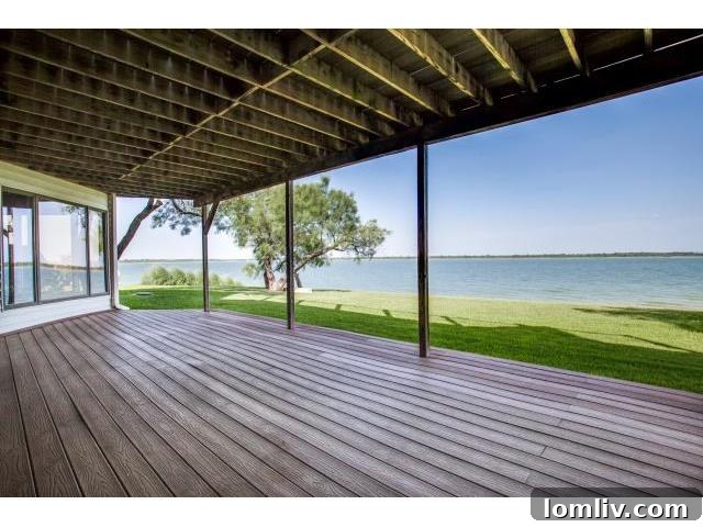 Spacious Outdoor Deck Overlooking Lake Lewisville
