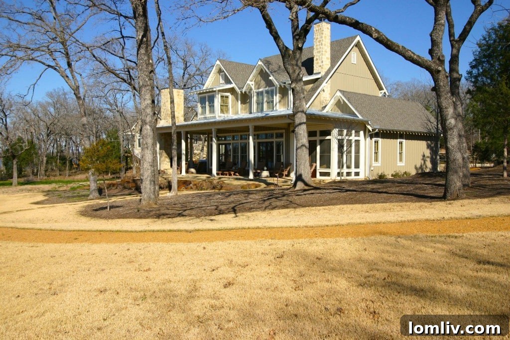 Stunning Long Cove Cottage Exterior - Ideal Family Lake Getaway