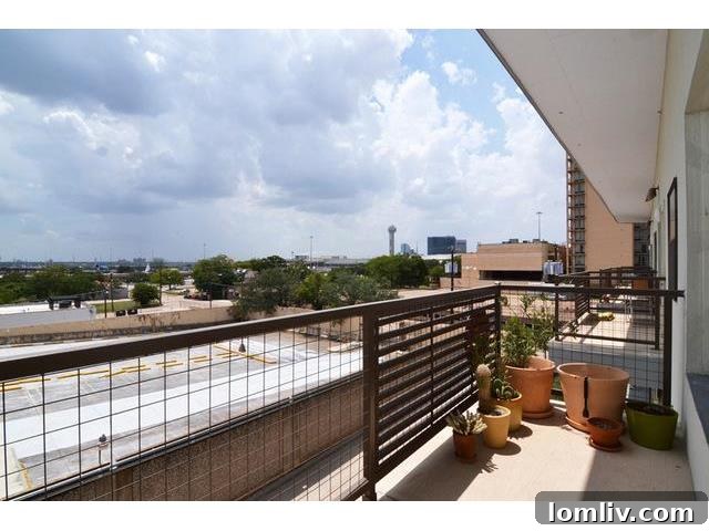 Buzz-Unit-409-Balcony