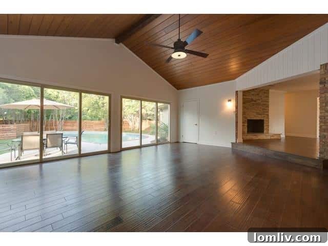 7715 Maplecrest Family Living Patio - Indoor Outdoor Living