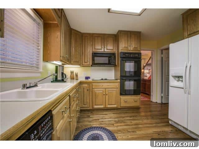 7022-Lakeshore-kitchen3