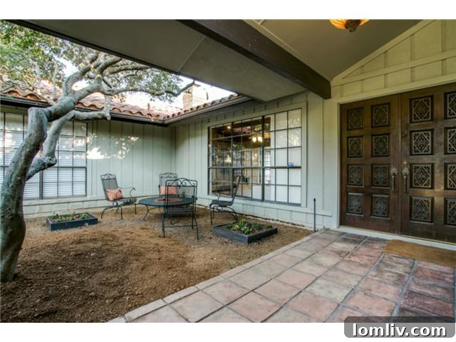 1712-Lake-Side-Courtyard