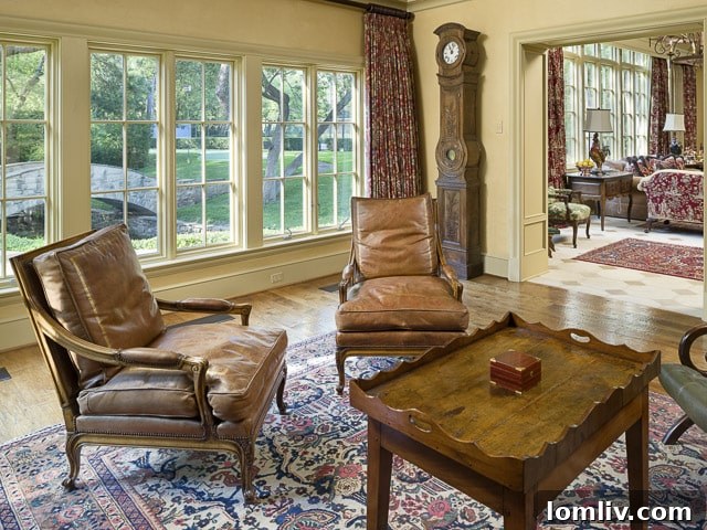 Comfortable sitting area, ideal for reading or conversation