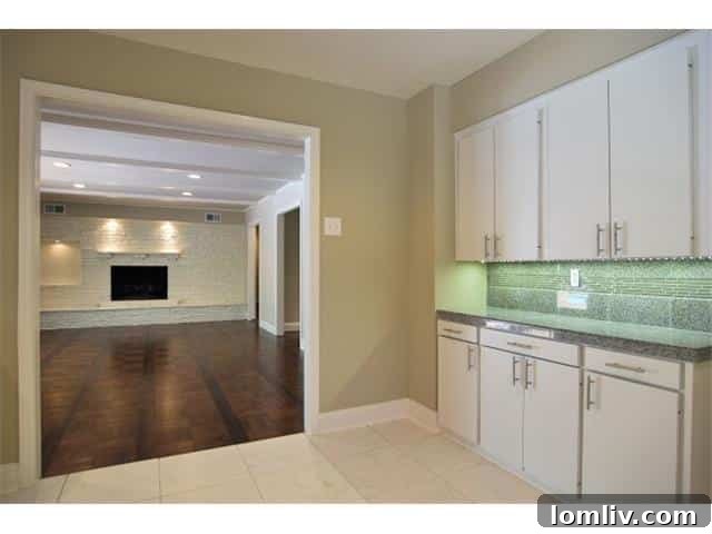 7031-Midbury-Breakfast - Bright Breakfast Nook with Modern Finishes