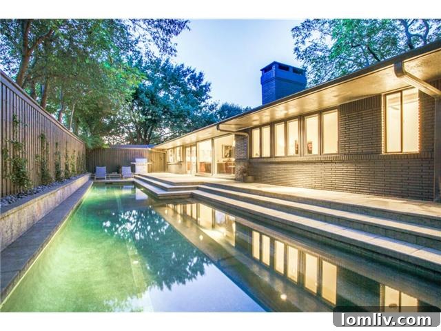 Stunning Lagoon-style Swimming Pool