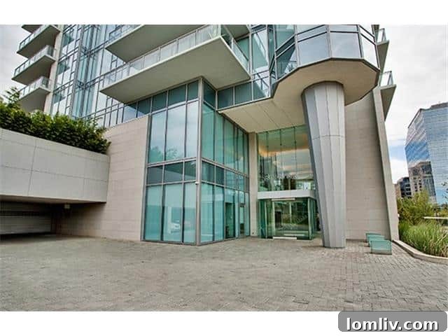 Laura Hunt's Azure Penthouse An Architectural Masterpiece 13 Laura-Hunt-ext