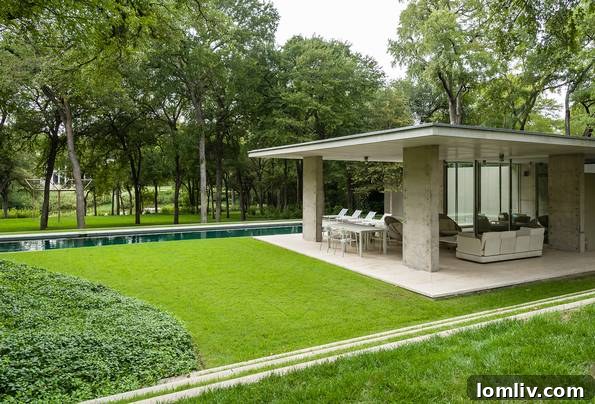 Patio and Pool Area Philip Johnson Beck House