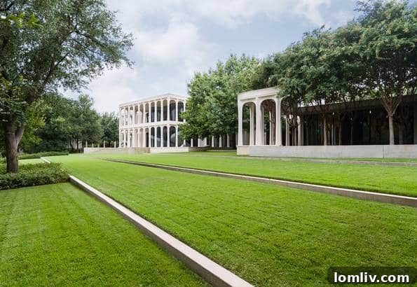 Front Lawn and Exterior of Philip Johnson Beck House