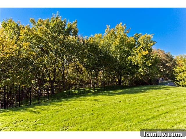 501 Creekside Backyard - Spacious Creekfront Lot