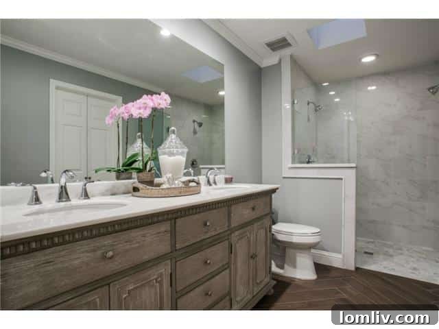 Large Master Bathroom with Unique Vanity at 1212 N. Oak Cliff Blvd.