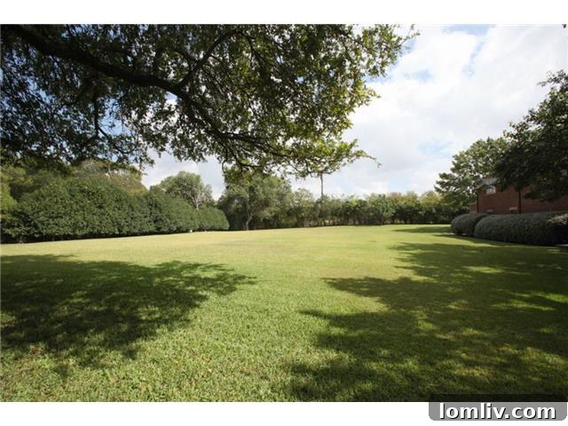 Stonebriar Manor - Expansive Grounds and Gardens