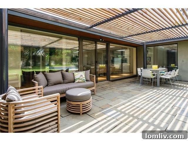 Hockaday's 1973 Architectural Gem: A Million-Dollar Statement Beyond Its Era 3 4445-College-Park-patio