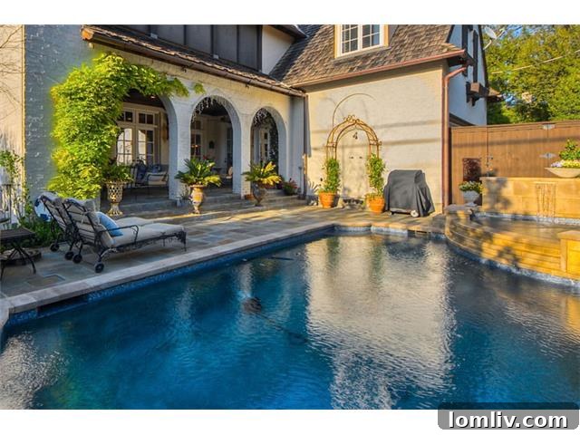 3141 Southwestern Blvd Exterior Shower - Outdoor Amenities