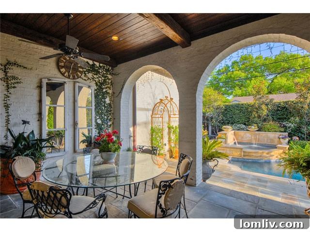 3141 Southwestern Blvd Covered Back Porch - Outdoor Dining Area
