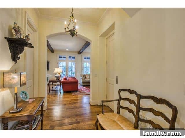 3141 Southwestern Blvd Hallway - Wide Plank Oak Floors