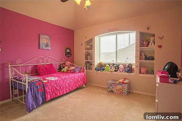 Spacious Secondary Bedroom Upstairs