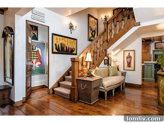 4412 Lakeside Drive - Stair Alcove Detail